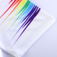 Auf Lager Herren-Fußballtrikots Kurzarm mit Individuellen Designs Personalisierte Spielernummern Hergestellt aus 100% Polyester Atmungsaktives Gewebe