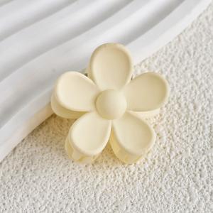 Elegante Pinza de Pelo para Niñas de 3.5cm, Color Caramelo, Pequeña Flor, Accesorio para el Cabello, Pasador de Plástico Mate Estilo Hawaiano para Fiestas - Product Image 5