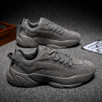 Chaussures de course à lacets pour hommes, lumineuses et confortables, été 2025, en maille respirante, tendance, polyvalentes, décontractées, à semelle épaisse, résistantes à l'usure, pour jeunes