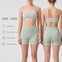 Ensemble de yoga personnalisé pour femme : Soutien-gorge de sport rayé à double bretelle et short cycliste taille haute sans couture avant pour le Pilates et les activités sportives en studio