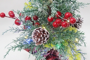Vente en gros Mini sapin de Noël artificiel de 15.7 pouces Lumières LED Bassin inférieur en lin grossier en ciment solide - Product Image 6