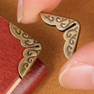 Angolari Protettivi in <span class=keywords><strong>Metallo</strong></span> Anticato per Copertine di Libri e Quaderni, Angoli Metallici per Libri, Mini Angolari Protettivi per Menù e Borse, Fai da Te Scrapbook - Product Image 6