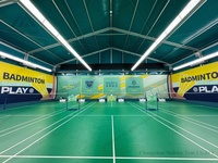 Tente de sport professionnelle de grande envergure pour l'extérieur Couverture en PVC Structure en A Tennis Football Pickleball Padel Court Tente Exposition