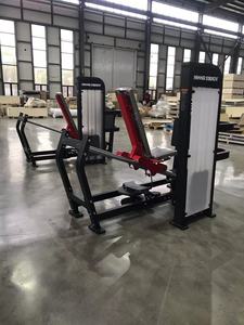 Allenamento Muscolare delle Gambe e Leg Curl Realizzati da un <span class=keywords><strong>Istruttore</strong></span> <span class=keywords><strong>Fitness</strong></span> in Palestra con Piastre Sospese. - Product Image 4