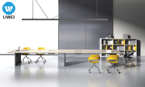 Mesa de Conferencia y Escritorio de Oficina Modular Extensible y Ajustable de Madera Maciza Moderna y Ecológica de LIWEI para Uso Comercial - Product Image 2