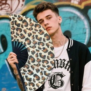 Grand ventilateur à main pliable en bambou Rave de 33 cm imprimé sur mesure pour les festivals et les fêtes de musique - Product Image 4