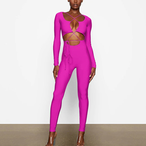Combinaison sexy dos nu à manches longues pour femmes, taille haute, couleur unie, extensible, tenue de club, rouge rose FD9702 - Product Image 1
