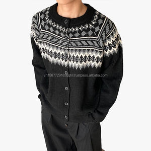 Cárdigan de punto personalizable con logo para hombre, estilo CleanFit Old Money, suéter de invierno con toque sofisticado y estilo relajado. - Product Image 5