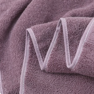 Ensemble de serviettes de bain de luxe pour hôtel, 100% coton, 70x140cm, blanc avec logo personnalisé - Haute densité pour les spas, les piscines et les centres de villégiature - Product Image 5