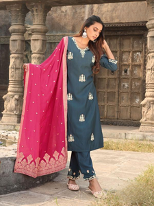 ARTRIDDHS, venta al por mayor, conjunto de Kurti formal indio y pakistaní con pantalón y Dupatta hecho a mano en la India - Product Image 2