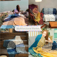 Dulcis Factory Vente en gros 100% Polyester Couverture de canapé à motifs floraux bohèmes rayée en chenille douce avec pompons style européen pour la décoration intérieure