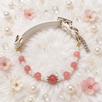 Collier élégant et simple pour chats et chiens, en cuir, avec plusieurs combinaisons de cristaux naturels, quartz fraise, cristal blanc et perles.