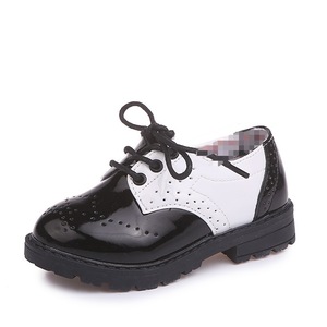 Zapatos <span class=keywords><strong>Oxford</strong></span> Brogue de Cuero Patentado para Niños, Zapatos de Vestir Formales con Cordones para Niños, Suela Antideslizante con Plataforma, Zapatos para Niños, OEM, ODM Personalizados - Product Image 2