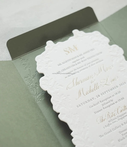 Conception typographique d'invitation de mariage en feuille d'or découpée à l'emporte-pièce de luxe personnalisé avec enveloppes gaufrées - Product Image 1