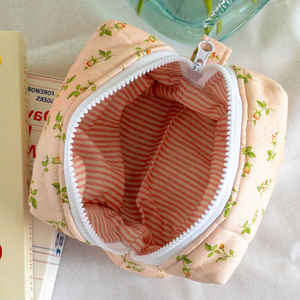 Petite pochette à fermeture éclair pour maquillage cosmétique en coton rembourré <span class=keywords><strong>avec</strong></span> logo de taille personnalisée pour baumes de bâtons à lèvres - Product Image 2