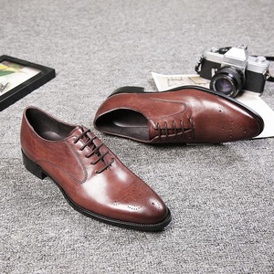 Chaussures Oxford en cuir de style anglais pour hommes avec gravure et ventilation pour mariage, affaires et événements officiels - Product Image 4