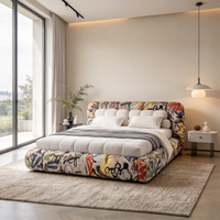 Cadre de lit rembourré en tissu coloré style graffiti, lit incurvé pour chambre à coucher moderne de luxe, mobilier de maison