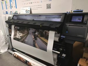 Rouleaux vierges imprimables ignifuges <span class=keywords><strong>en</strong></span> gros de <span class=keywords><strong>tissu</strong></span> mural de <span class=keywords><strong>grande</strong></span> <span class=keywords><strong>largeur</strong></span> de 3.2m adapté à l'éco-solvant/latex/UV - Product Image 6