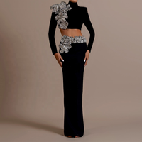 Ensemble Robe Bandage Chic Noir Deux Pièces pour Femme : Haut à Manches Longues Orné de Fleurs et de Diamants & Jupe Moulante à Effet Bandage – Vente en Gros