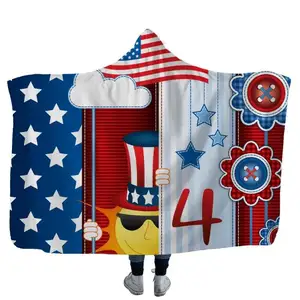 ผ้าห่มขนแกะผ้าสักหลาดมีฮู้ดแบบธงชาติอเมริกันลายธงชาติ4th อิสระพิมพ์ลายปรับแต่งได้