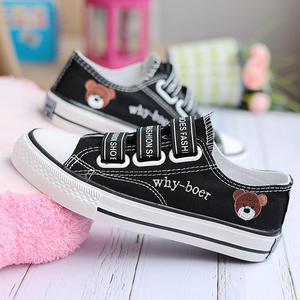 2024 décontracté à lacets étudiant chaussures brodé ours toile chaussures femme - Product Image 3