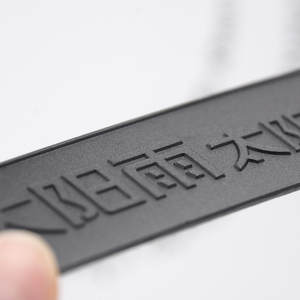 Etiqueta de aluminio personalizada con placa de identificación en relieve <span class=keywords><strong>para</strong></span> electrodomésticos y vasos con logotipo de metal <span class=keywords><strong>para</strong></span> logotipos de electrodomésticos - Product Image 3