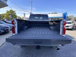 รถกระบะมือสอง Silverado 3500HD LT FWD พวงมาลัยซ้าย เบาะหนัง สีเข้ม คุณภาพดี ราคาส่ง - Product Image 3
