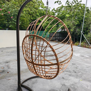 Sedia a dondolo sospesa moderna da esterno in rattan a forma di uovo, per patio e giardino, con seduta singola - Product Image 4