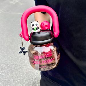 Botella <span class=keywords><strong>de</strong></span> Agua Infantil con Dibujos Animados <span class=keywords><strong>de</strong></span> Panda, Vaso con Doble Pajita y Asa, Botella <span class=keywords><strong>de</strong></span> Plástico <span class=keywords><strong>de</strong></span> Gran Capacidad Resistente a Caídas - Product Image 6