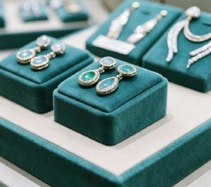 Comptoir de présentation de bijoux en verre octogonal de luxe, vitrine de vente au détail moderne avec inserts en velours turquoise et éclairage LED - Product Image 2