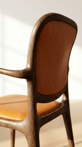 Chaise de salle à manger chic de style nordique, structure en bois massif, siège rembourré en cuir, dossier ergonomique pour la maison, l'hôtel, le restaurant PISANO - Product Image 3