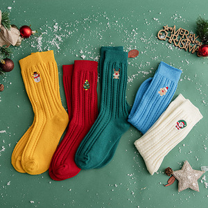 Chaussettes de Noël en coton tricoté confortables avec des personnages de dessins animés mignons en broderie en gros - Product Image 2