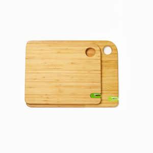 Tabla de cortar de bambú 305x230x15mm rectangular antideslizante con superficie drenable para uso en la cocina - Product Image 3