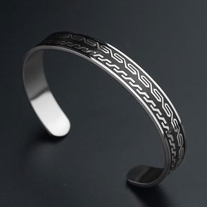 Ensemble de bijoux vintage personnalisé en acier inoxydable, style classique, demi-ouvert, simple, bracelet jonc et bague - Product Image 3