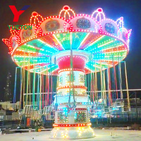 Manège de parc d'attractions : Chaise volante palpitante, balançoire, carrousel