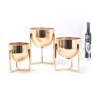 Centre de table moderne en métal doré pour une utilisation en intérieur, décoration de réception de mariage