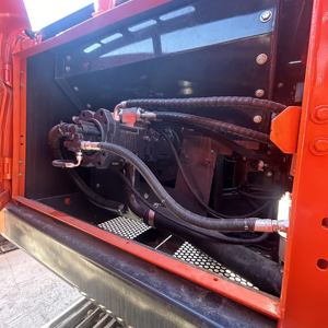 Excavatrice Doosan DX225LC 22T d'occasion avec moteur et pompe Isuzu pour les travaux de construction routière et minières - Product Image 4