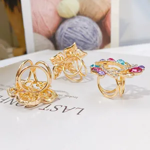 Nuevo pañuelo coreano de <span class=keywords><strong>camelia</strong></span> con tres anillos, aleación chapada en oro, hebilla, venta al por mayor, pañuelo de moda con flores, regalo para fiestas - Product Image 4