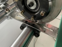 Machine de découpe et de rainurage à lame fine à réglage électrique, pour le traitement du carton ondulé sans bavures