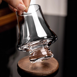 <span class=keywords><strong>Verre</strong></span> <span class=keywords><strong>à</strong></span> <span class=keywords><strong>dégustation</strong></span> <span class=keywords><strong>de</strong></span> whisky moderne et minimaliste, <span class=keywords><strong>verre</strong></span> <span class=keywords><strong>à</strong></span> spiritueux, coupe <span class=keywords><strong>de</strong></span> <span class=keywords><strong>dégustation</strong></span> <span class=keywords><strong>de</strong></span> <span class=keywords><strong>vin</strong></span> pour la maison, <span class=keywords><strong>verre</strong></span> <span class=keywords><strong>à</strong></span> Baijiu, <span class=keywords><strong>verre</strong></span> en cristal, <span class=keywords><strong>verre</strong></span> <span class=keywords><strong>à</strong></span> liqueurs étrangères, au design haut <span class=keywords><strong>de</strong></span> gamme - Product Image 4