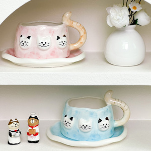 แก้วกาแฟเซรามิคพร้อมจานรองลายแมวเพ้นท์มือ ดีไซน์หางแมวสุดสร้างสรรค์ ด้ามจับรูปอุ้งเท้าแมว สวยงามระดับพรีเมียม - Product Image 4