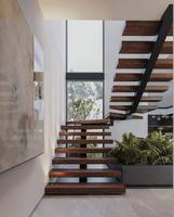 Escalier droit moderne en forme de U avec marches en bois massif et contremarches ouvertes