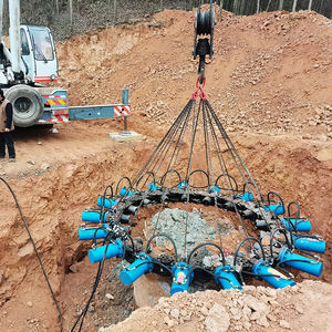 <span class=keywords><strong>Casse</strong></span>-pieux monté sur pneus tout-terrain pour une mobilité aisée sur les chantiers urbains - Product Image 5