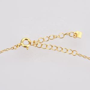 שרשרת תליון עלה מייפל מצופה זהב עם אמייל אדום מכסף 925 של FUAMAY - Product Image 6