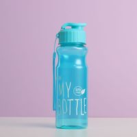 Bouteilles d'eau en plastique de 500 ml en gros, personnalisables avec poignée en corde