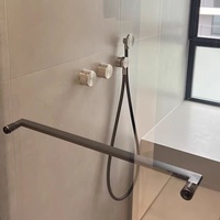 Ensemble de douche encastré minimaliste en cuivre brossé avec douchettes murales et à main pour salle de bain
