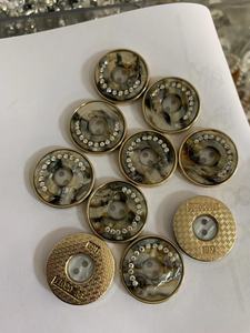 Biểu Tượng Tùy Chỉnh Lớn Áo <span class=keywords><strong>Snap</strong></span> Nút Vòng Kim Loại Màu Trắng Với Ưa Thích Hợp Kim Rhinestone Vàng Chân Mạ Kẽm Kim Loại - Product Image 3