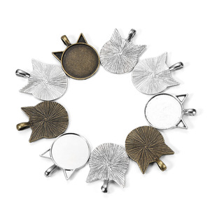 Base para colgante con orejas de gato, 25 mm, aleación vintage, accesorios de joyería DIY para hacer collares, color bronce antiguo y plata. - Product Image 1
