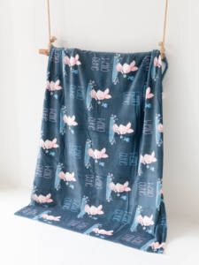 Manta de Viaje Personalizada, Suave, Acogedora, Ligera, Ideal para Vuelos Largos, Viajes por Carretera y Escapadas al Aire Libre - Product Image 2