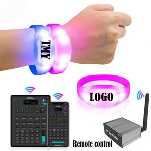 Bracelet LED en silicone à télécommande, 4 LED RGB super lumineuses, design écologique réglable, autonomie de 6 à 8 heures, contrôle par application - Product Image 1